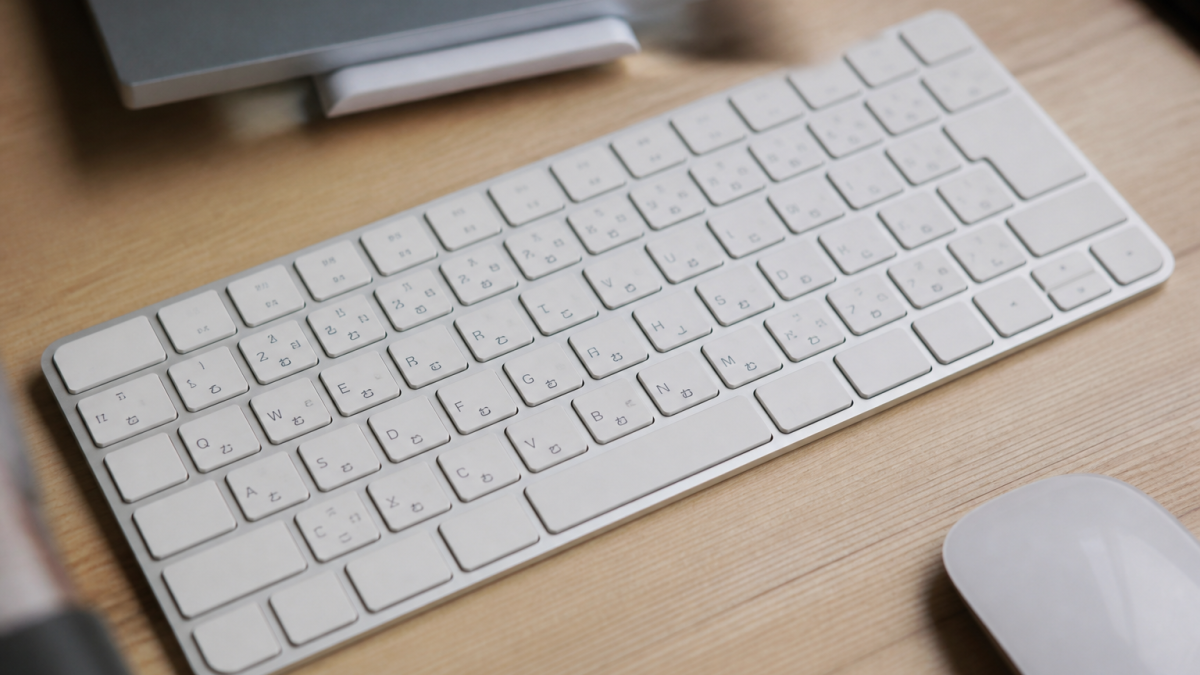 Clavier d'ordinateur avec caracteres japonais et lettres latines