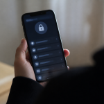 Ecran smartphone affichant parametres securite profil verrouille