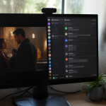 Ecran d'ordinateur affichant Netflix et Discord cotes a cote